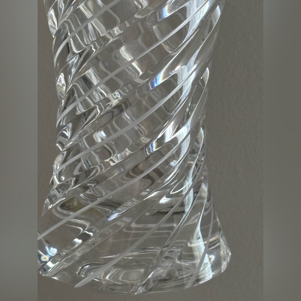 Vintage swirl crystal vase - Picture 2 of 9
